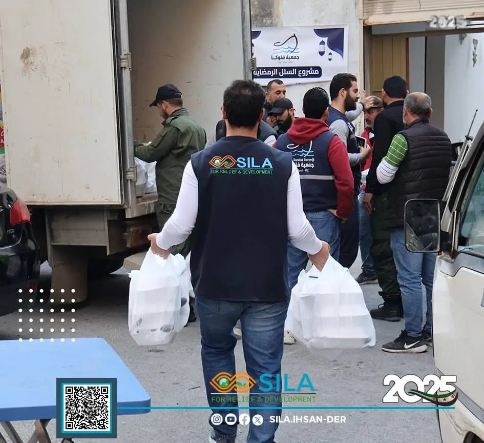 Distributing Iftar meals in partnership with the Floka Association and the Lattakia Coordination